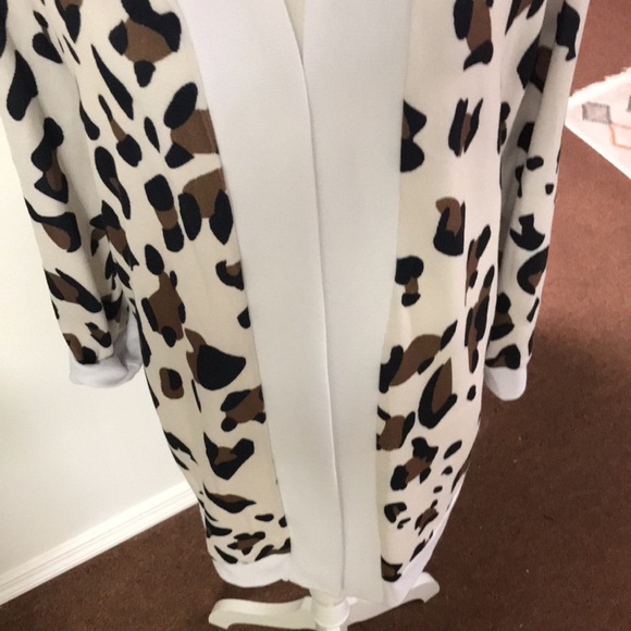 Gorgeous light weight extra long cardigan sweater new without tags - Picture 3 of 9